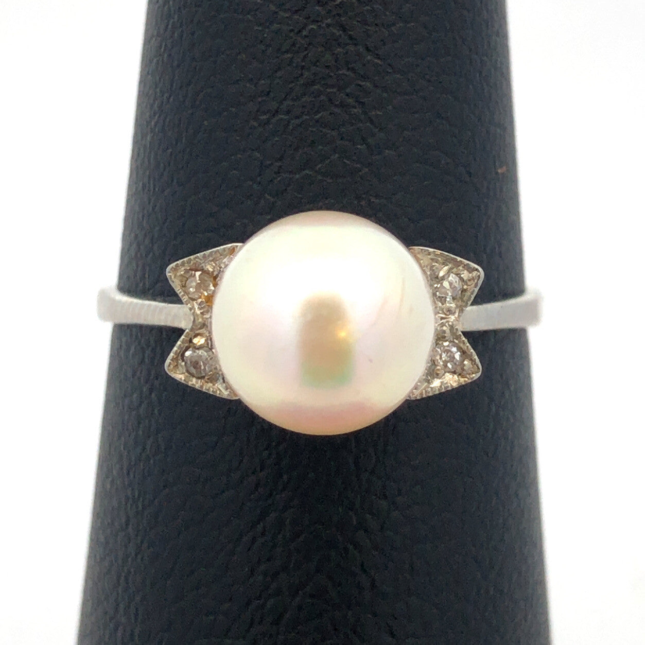 Vintage 18K White Gold Pearl Solitaire Size 6.5 Cocktail Ring