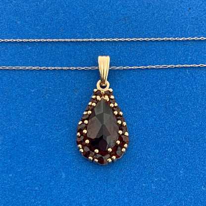 Vintage 14K Yellow Gold Pear Garnet Solitaire w/Halo January Pendant Necklace