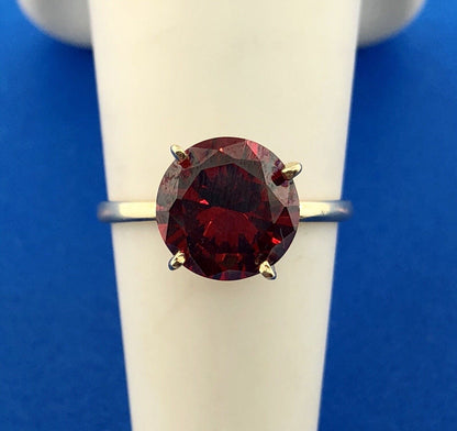 Vintage Designer 14K Yellow Gold Round Red Quartz Solitaire January Ring