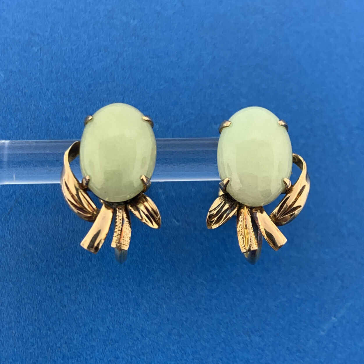 Estate Antique 18K Yellow Gold Oval Jade Jadeite Screw Back Stud Earrings