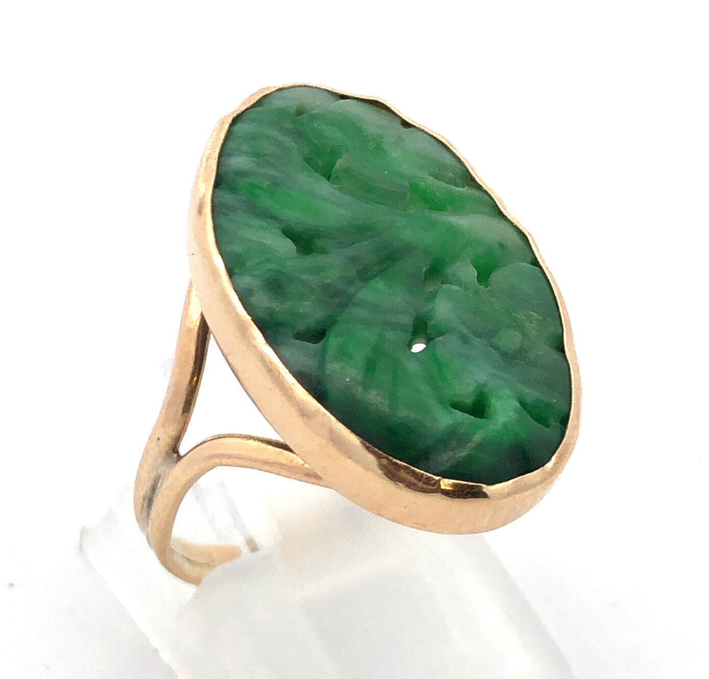 Vintage 14K Yellow Gold Oval Green Jade Hand Carved Leaves Flowers Open Ring