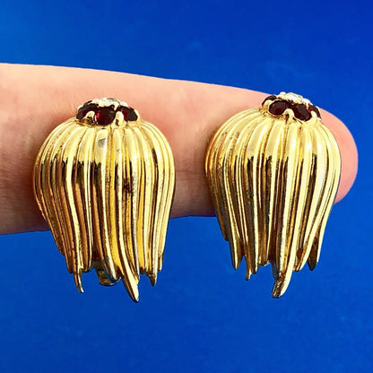 Retro Gold Tone Red White Rhinestone Ribbed Flame Flower Clip Stud Earrings