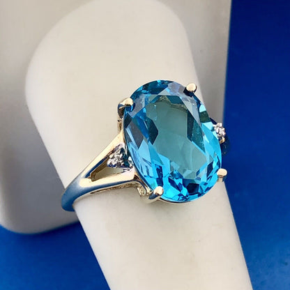 Stunning 10k Yellow Gold Oval Swiss Blue Topaz Diamond Accented Ring Size 10