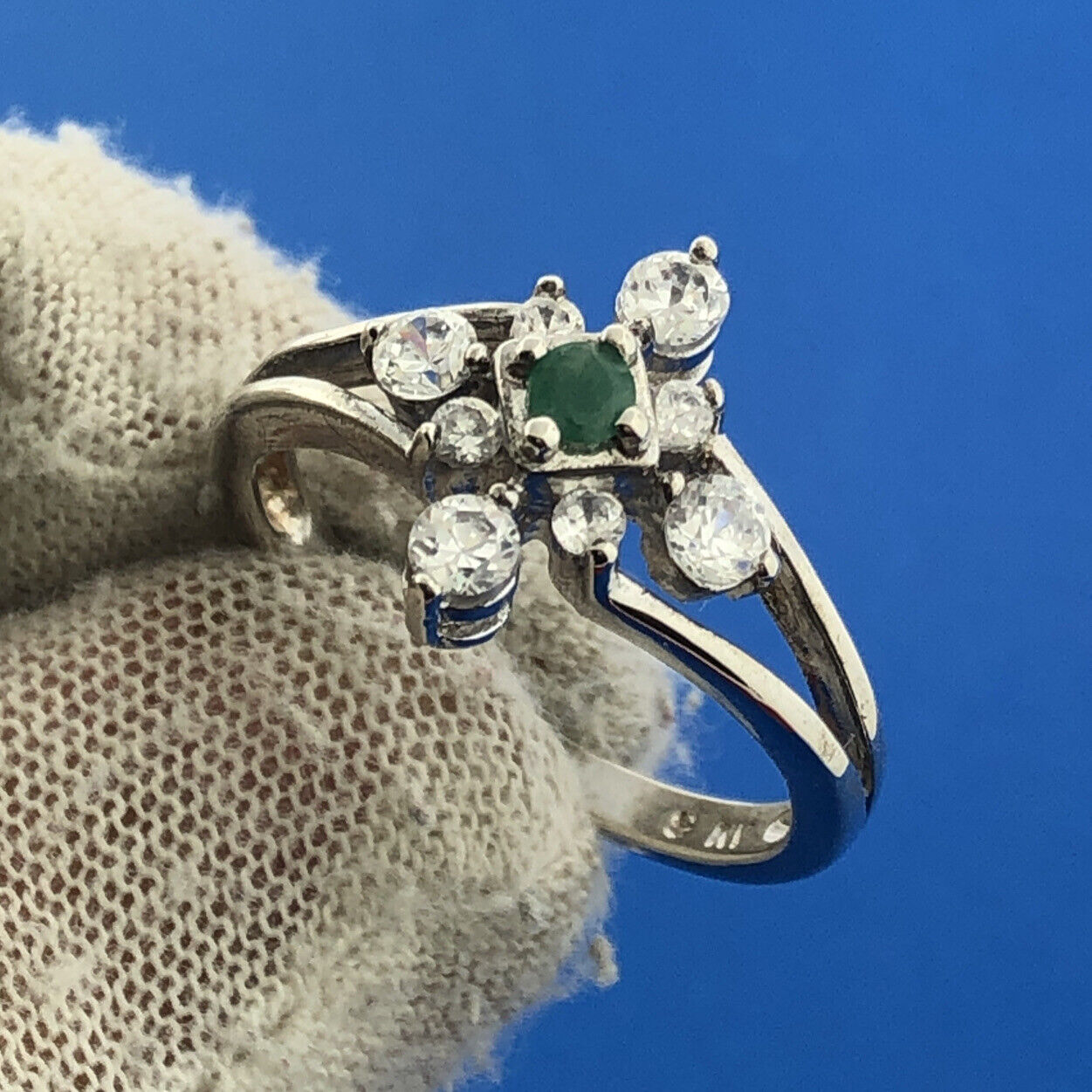 Stunning Sterling Silver 925 Round Cut Emerald Sparkling CZ Cross Ring Size 9