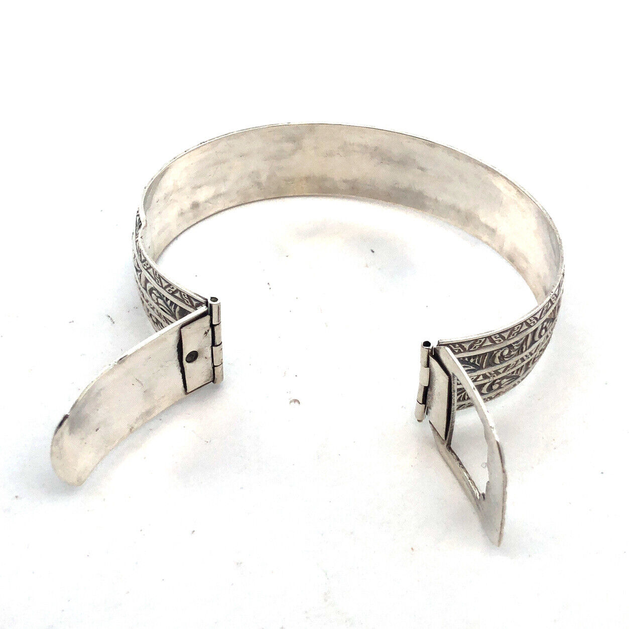 Designer Vintage Marsh 925 Sterling Silver Textured Scroll Belt Buckle Bracelet