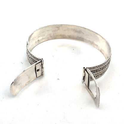 Designer Vintage Marsh 925 Sterling Silver Textured Scroll Belt Buckle Bracelet