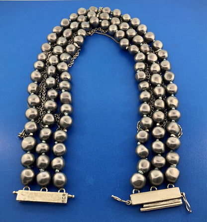 Kenneth Cole Reaction KCR Silver Tone Grey Pearl Metal Statement Choker Necklace