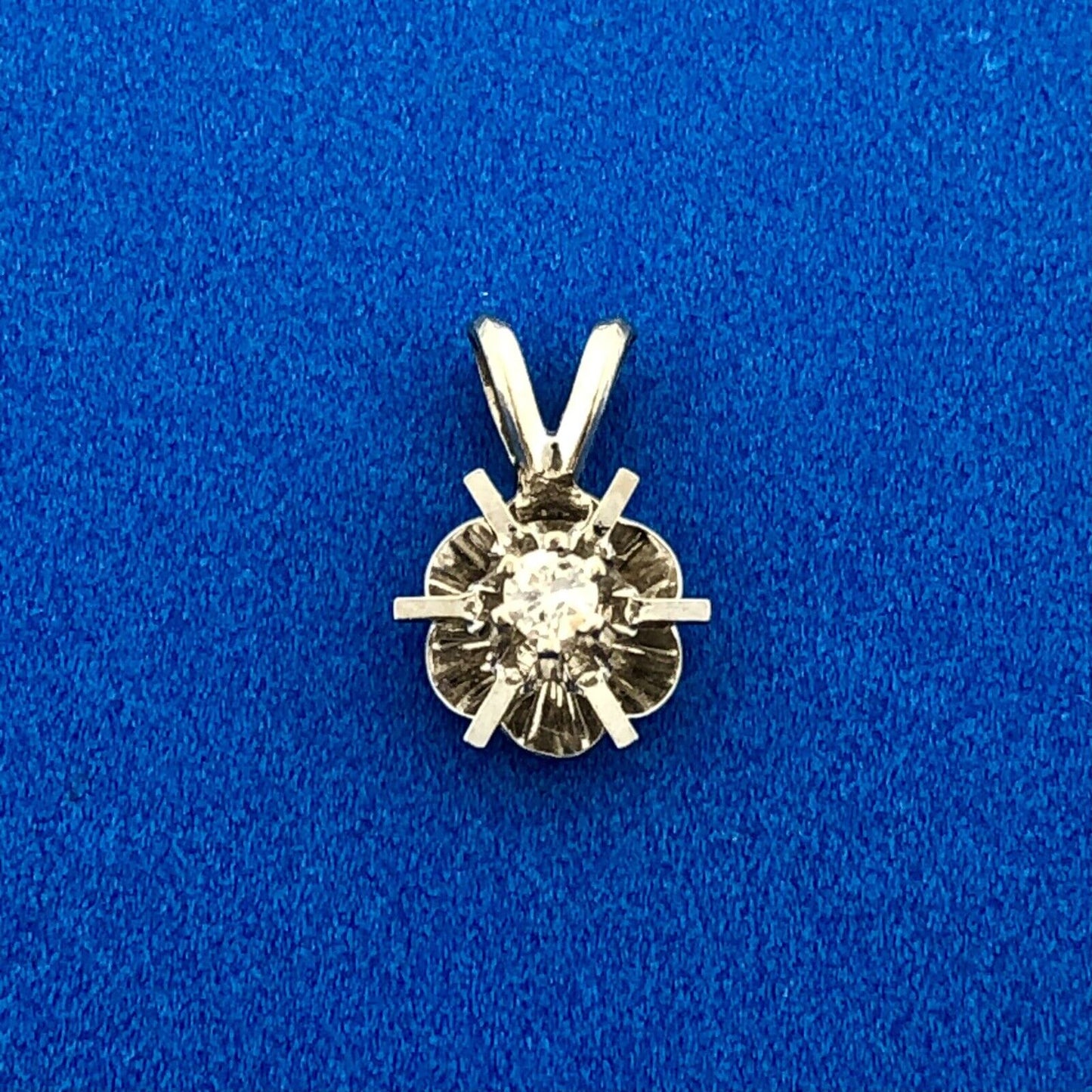 Gorgeous 14k White Gold Solitaire Diamond Radiant 6 Point Floral Star Pendant