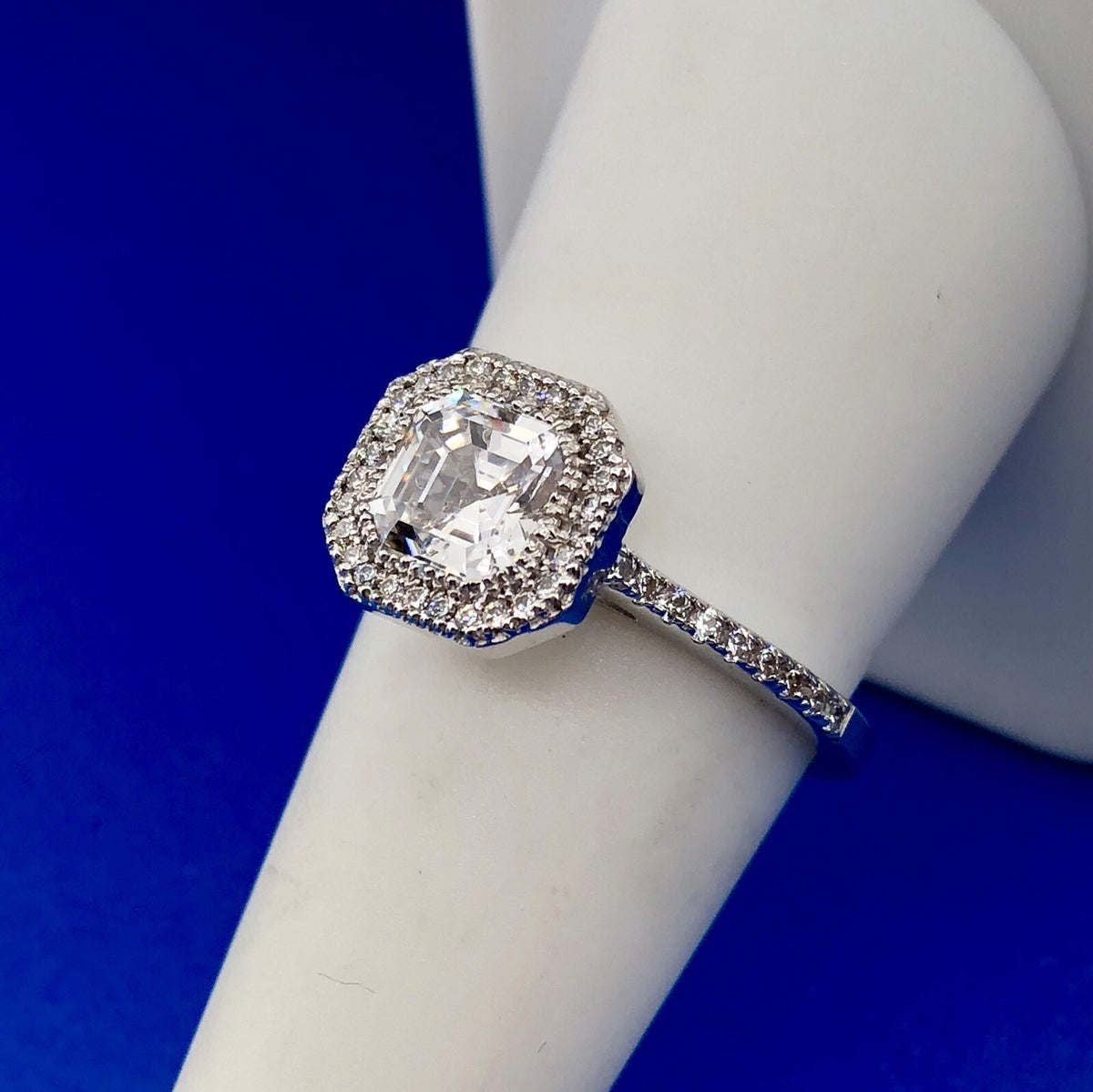 Designer 925 Sterling Silver Cubic Zirconia CZ Solitaire W/Halo Engagement Ring