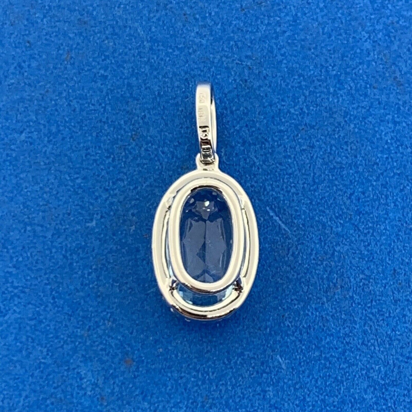 18K White Gold Oval Aquamarine Diamond Halo Pendant