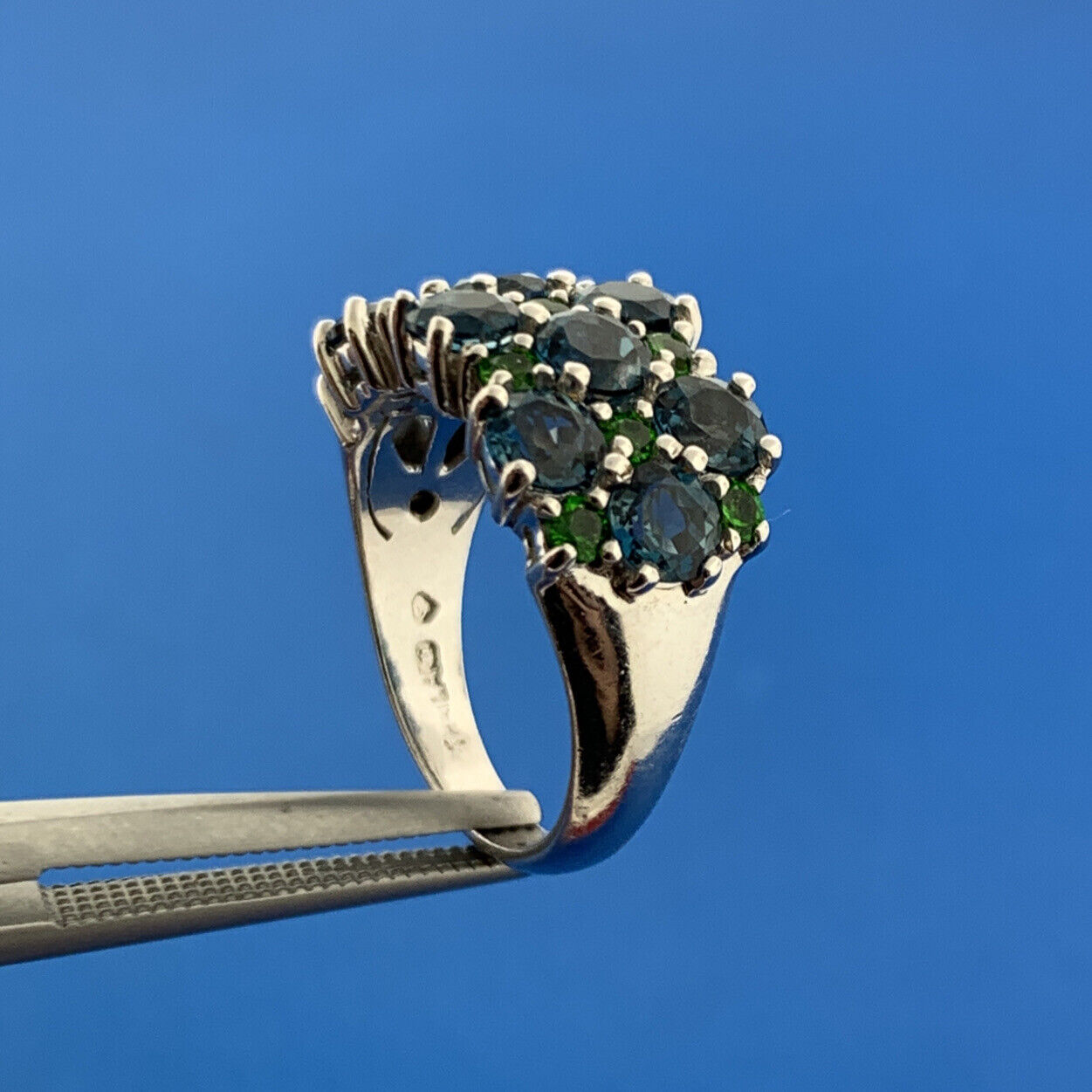 Stunning Sterling Silver 925 Brilliant Blue and Green Quartz Cocktail Ring