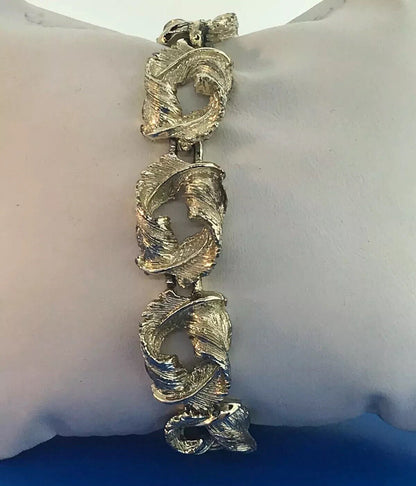Retro Gold Tone Leaf Ribbon Wreath Circle Chunky Panel Link Bracelet