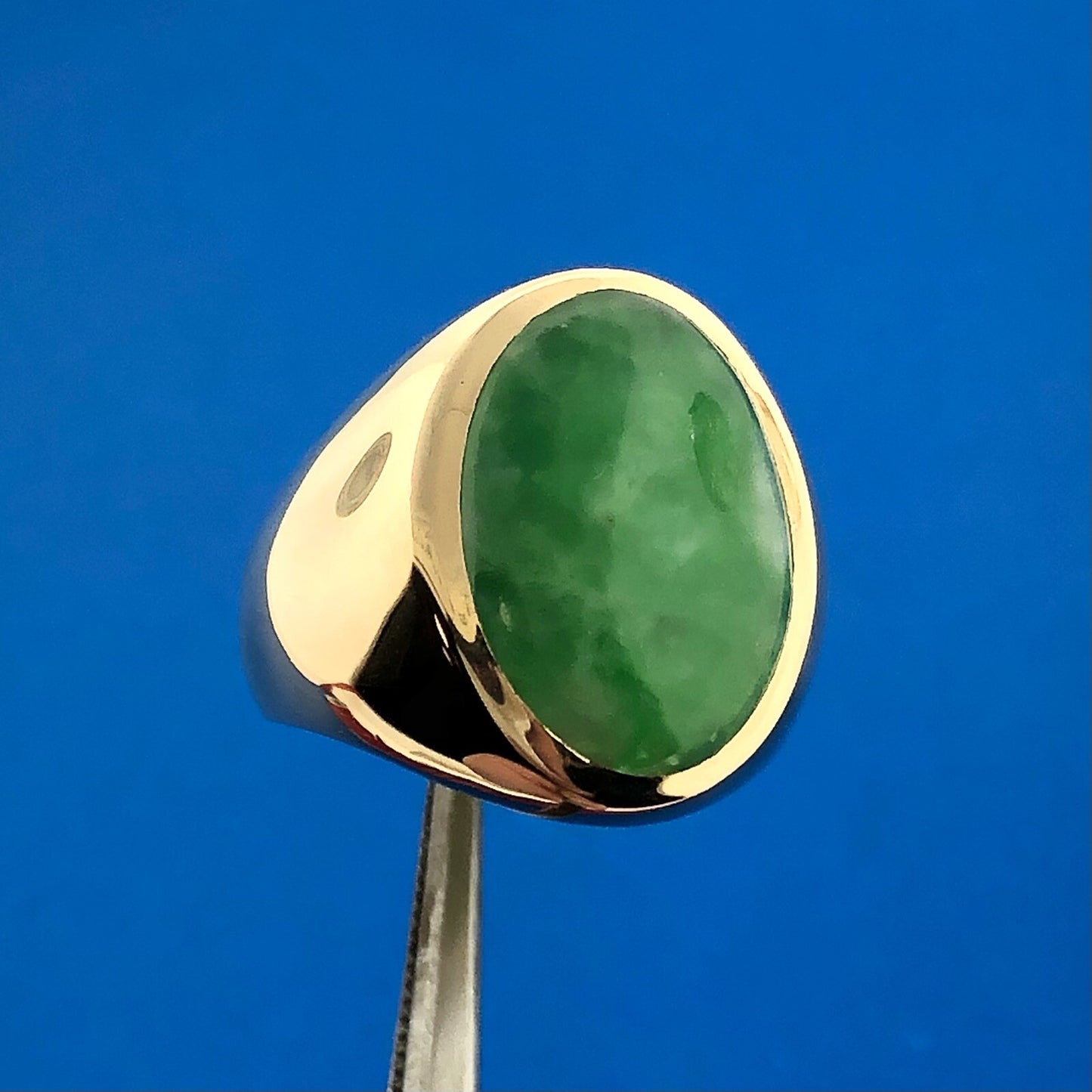 Vintage 14K Yellow Gold Unisex Oval Jade Jadeite Cabochon Statement Dome Ring