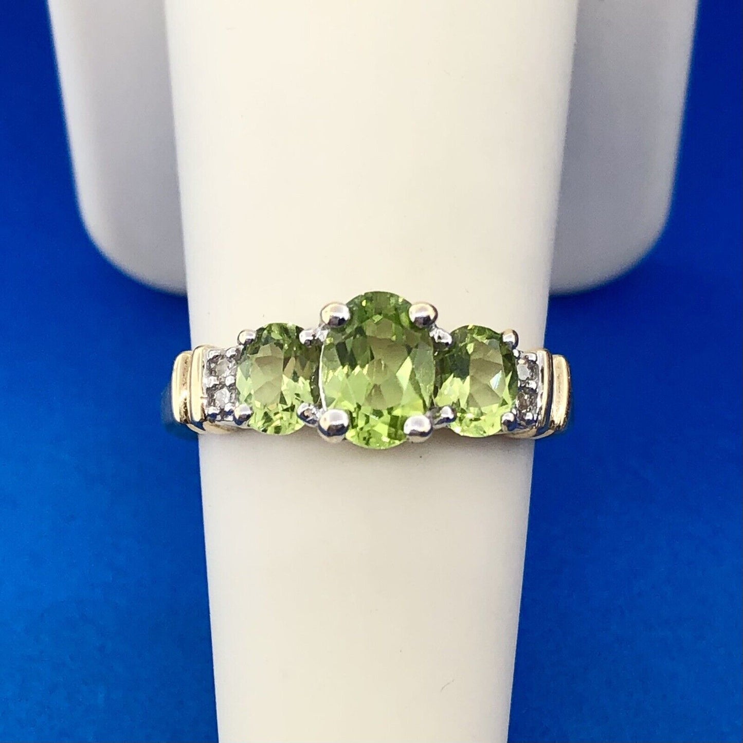Stunning 10K Yellow Gold Oval Peridot Diamond Birthday Anniversary Ring