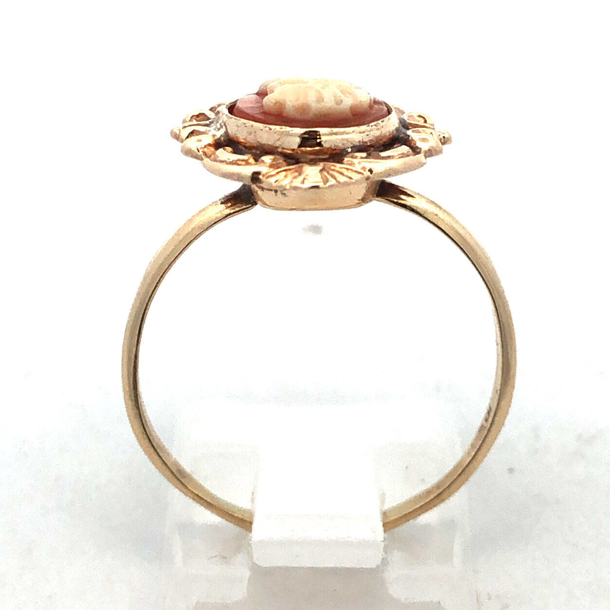 Victorian 10K Yellow Gold Oval Carved Cameo Floral Scroll Statement Ring