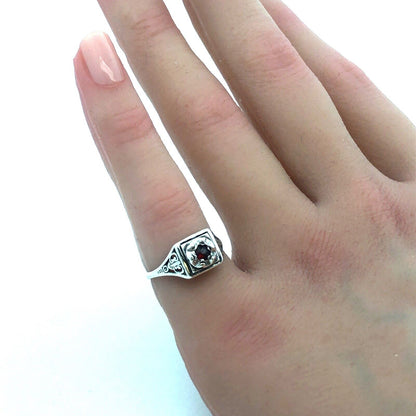 Art Deco 925 Sterling Silver Round Garnet Square Scroll Detail Ring