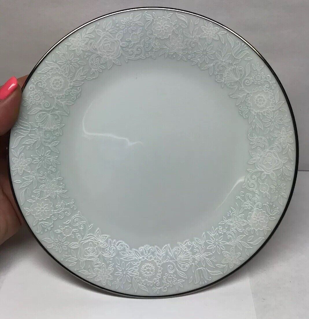 Retired Noritake Ravel Pattern White Flowers w/Blue Silver Bread/Butter Plate
