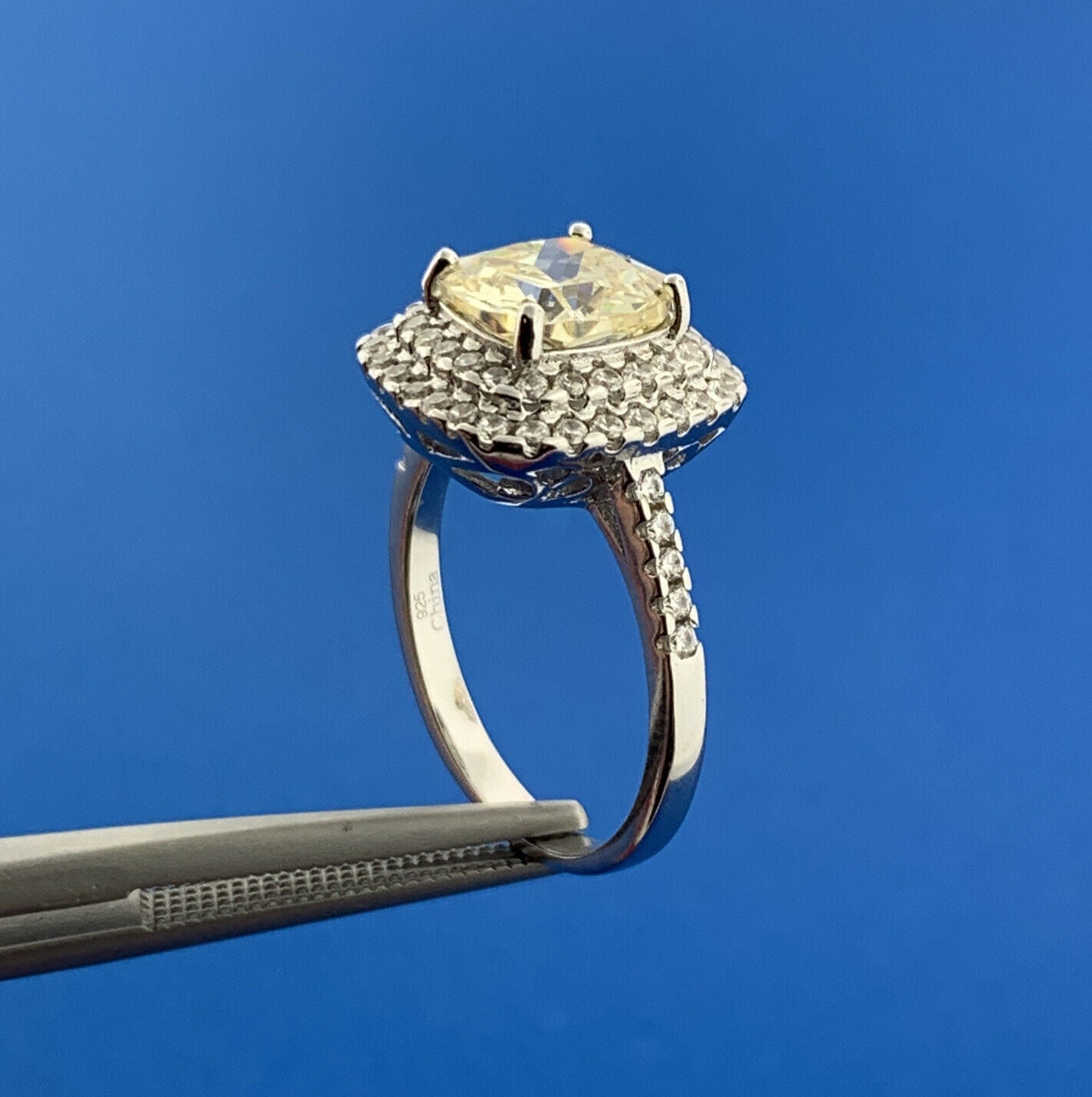 Stunning Sterling Silver 925 Cushion Cut Cream Quartz CZ Accent Ring Size 6