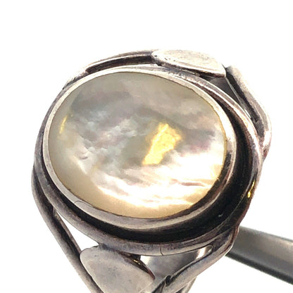 Vintage 925 Sterling Silver Oval Mother of Pearl Bezel Statement Ring