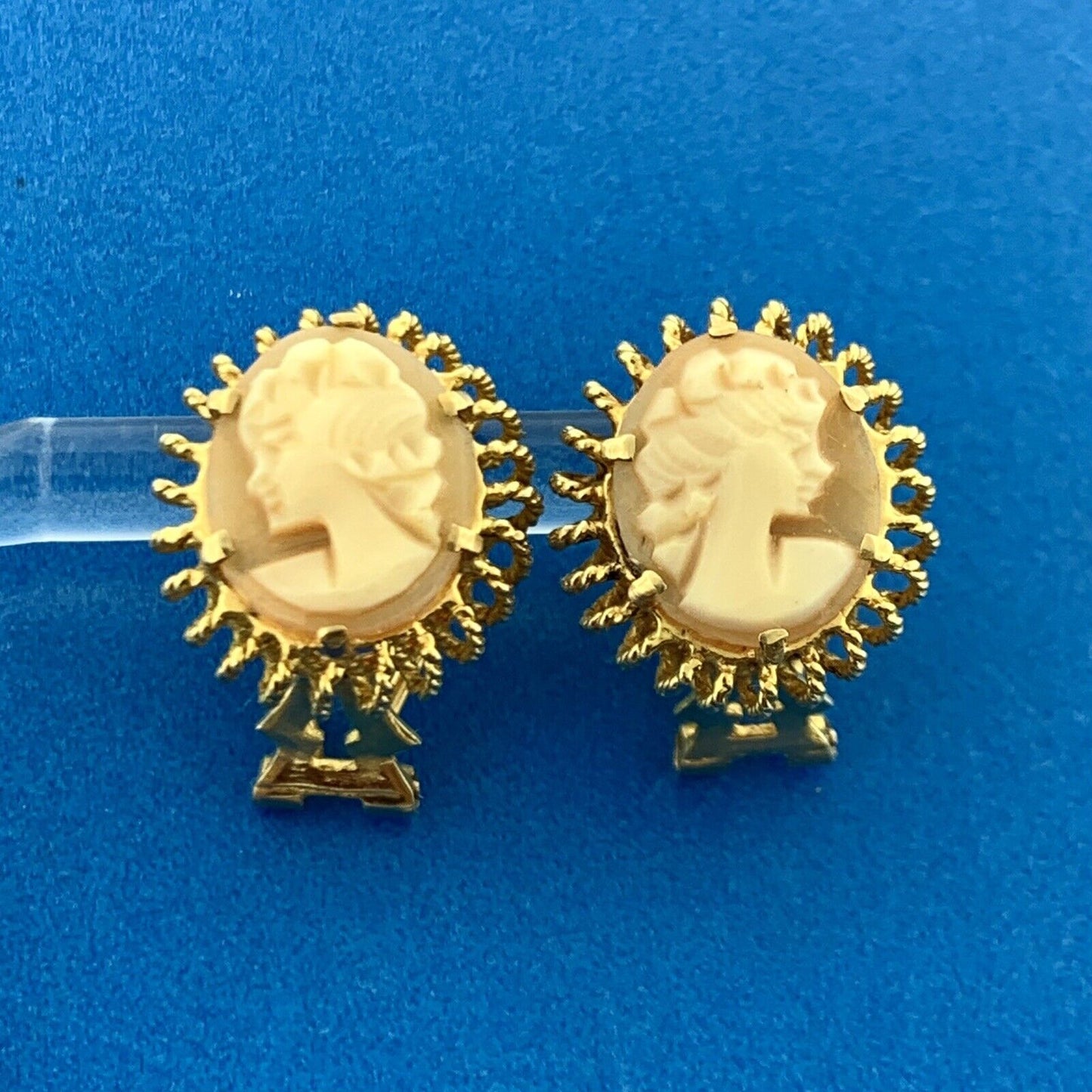 Gorgeous 14k Yellow Gold Orange Cameo Shell Rope Accent Omega Back Stud Earrings