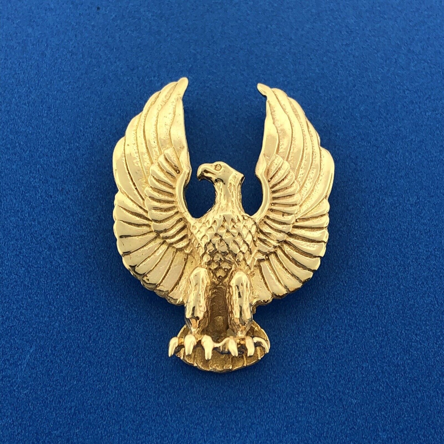 Gorgeous 10K Yellow Gold American Patriotic Bald Eagle Freedom Bird Pendant