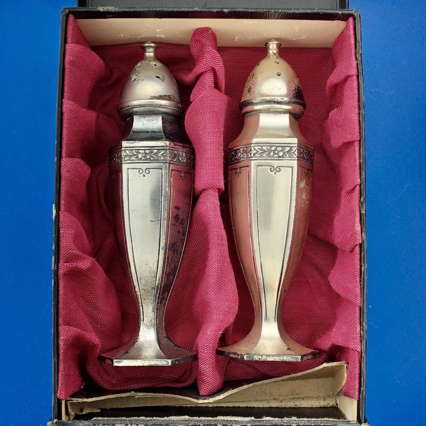 Vtg Quaker Silver Company Etched Silver Tone Salt Pepper Shakers In Original Box