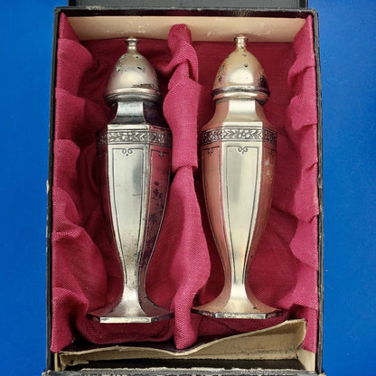Vtg Quaker Silver Company Etched Silver Tone Salt Pepper Shakers In Original Box