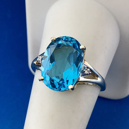 Stunning 10k Yellow Gold Oval Swiss Blue Topaz Diamond Accented Ring Size 10