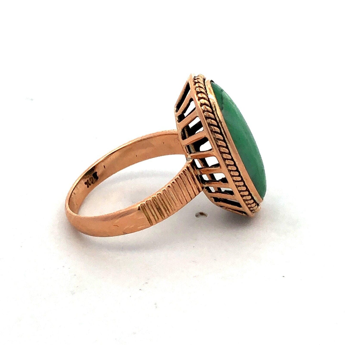 Vintage 14K Yellow Gold Oval Green Jade Bezel Solitaire Textured Statement Ring