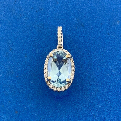 18K White Gold Oval Aquamarine Diamond Halo Pendant