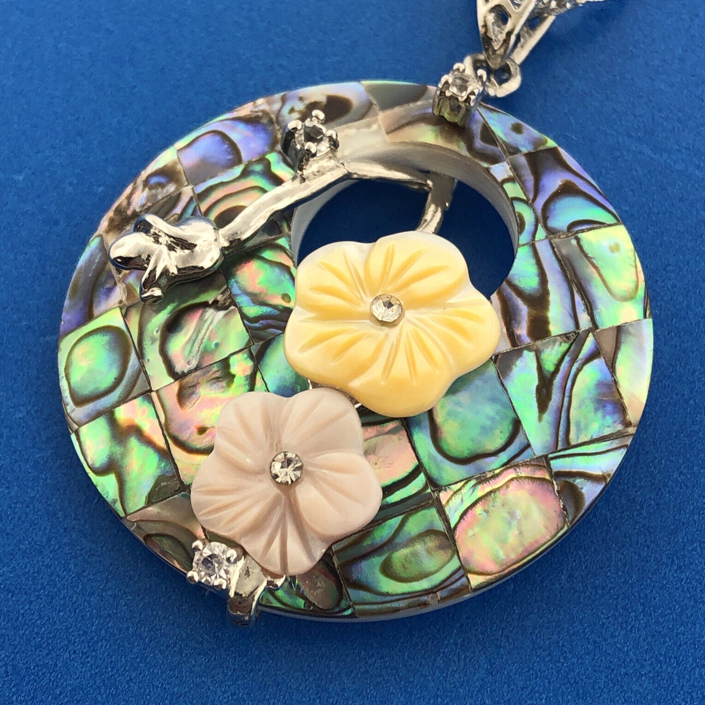 Lee Sands 925 Sterling Silver CZ Abalone Inlaid MOP Flower Pendant Necklace