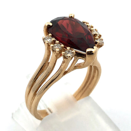 Designer 14K Yellow Gold Pear Shaped Garnet Round Diamond Accent Cocktail Ring