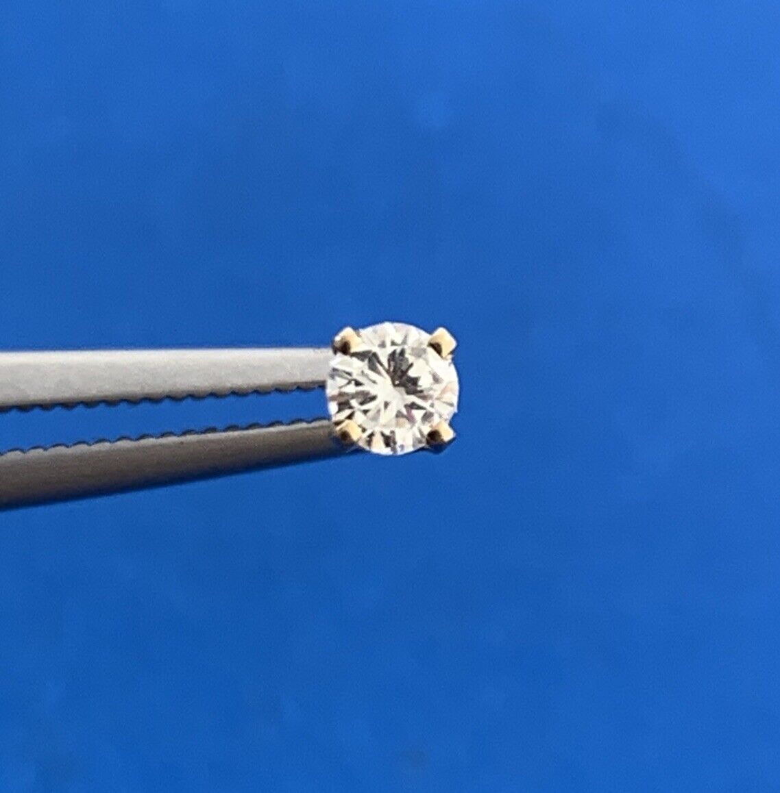 Designer 14K Yellow Gold Round Diamond Classic Stud Earrings