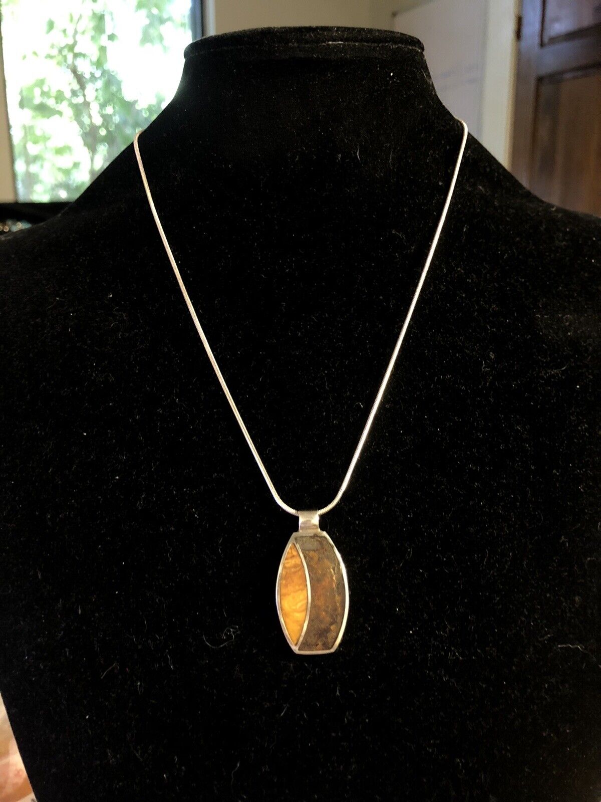 Vintage 925 Sterling Silver Amber Orange Agate Inlay Oval Pendant Necklace
