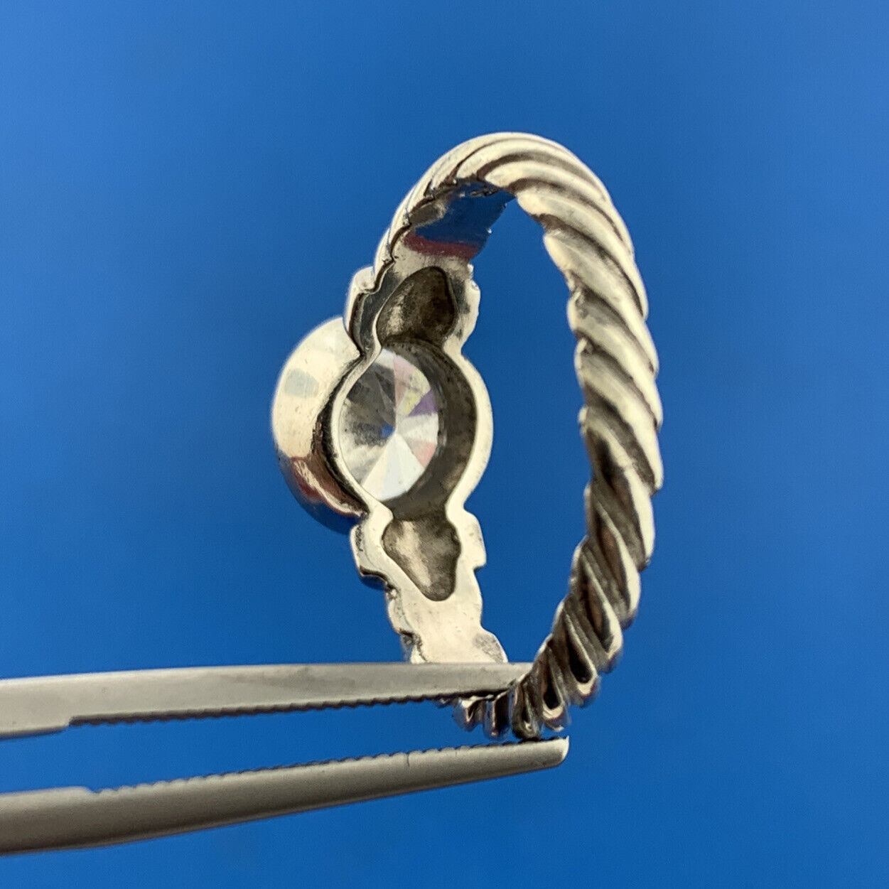 Estate 925 Sterling Silver White Quartz Solitaire Ribbed Cocktail Ring