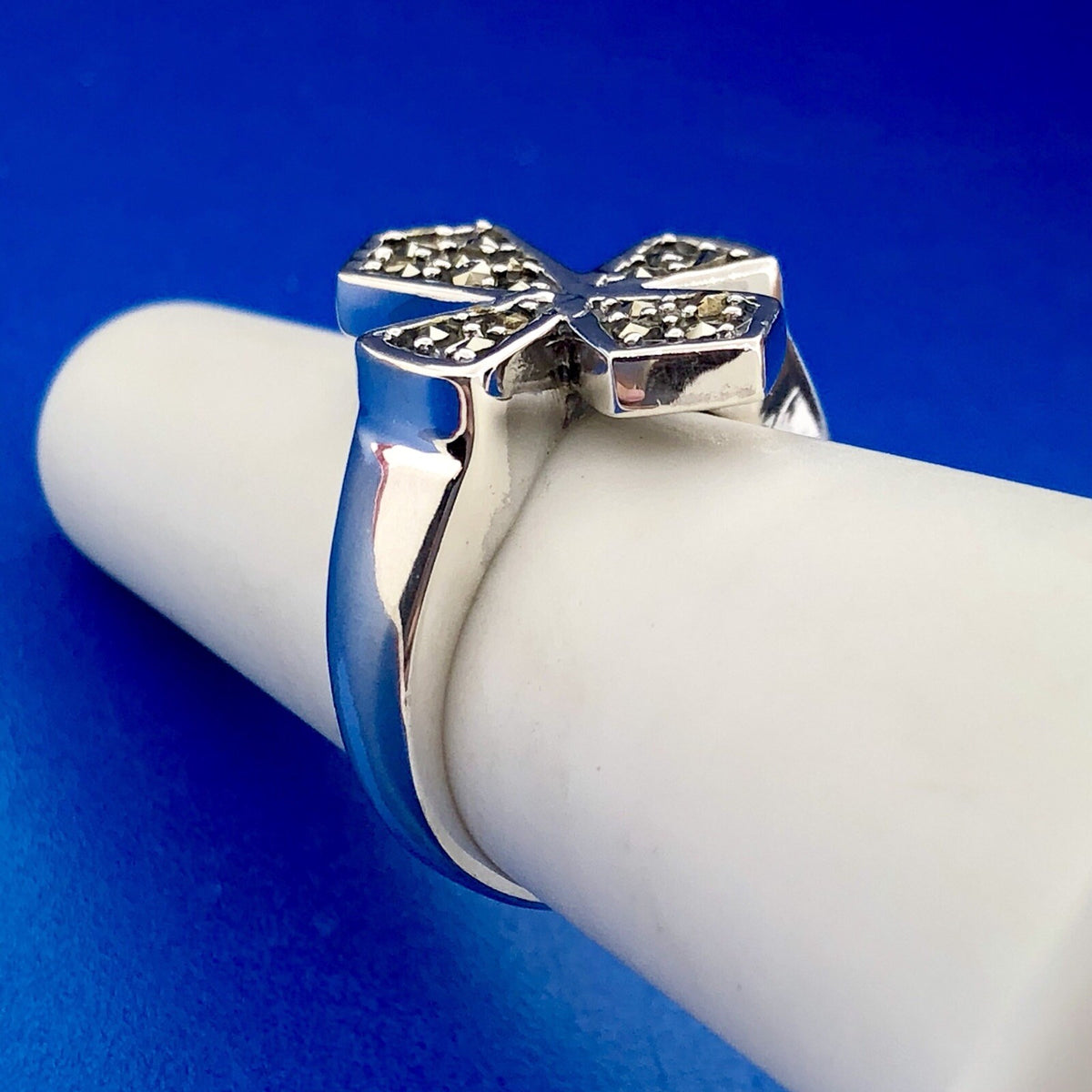 Spectacular 925 Sterling Silver Marcasite Cross Religious Communion Easter Ring