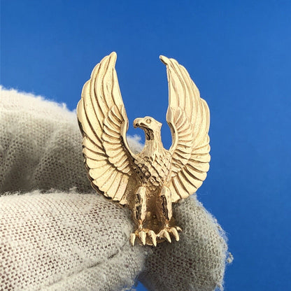 Gorgeous 10K Yellow Gold American Patriotic Bald Eagle Freedom Bird Pendant