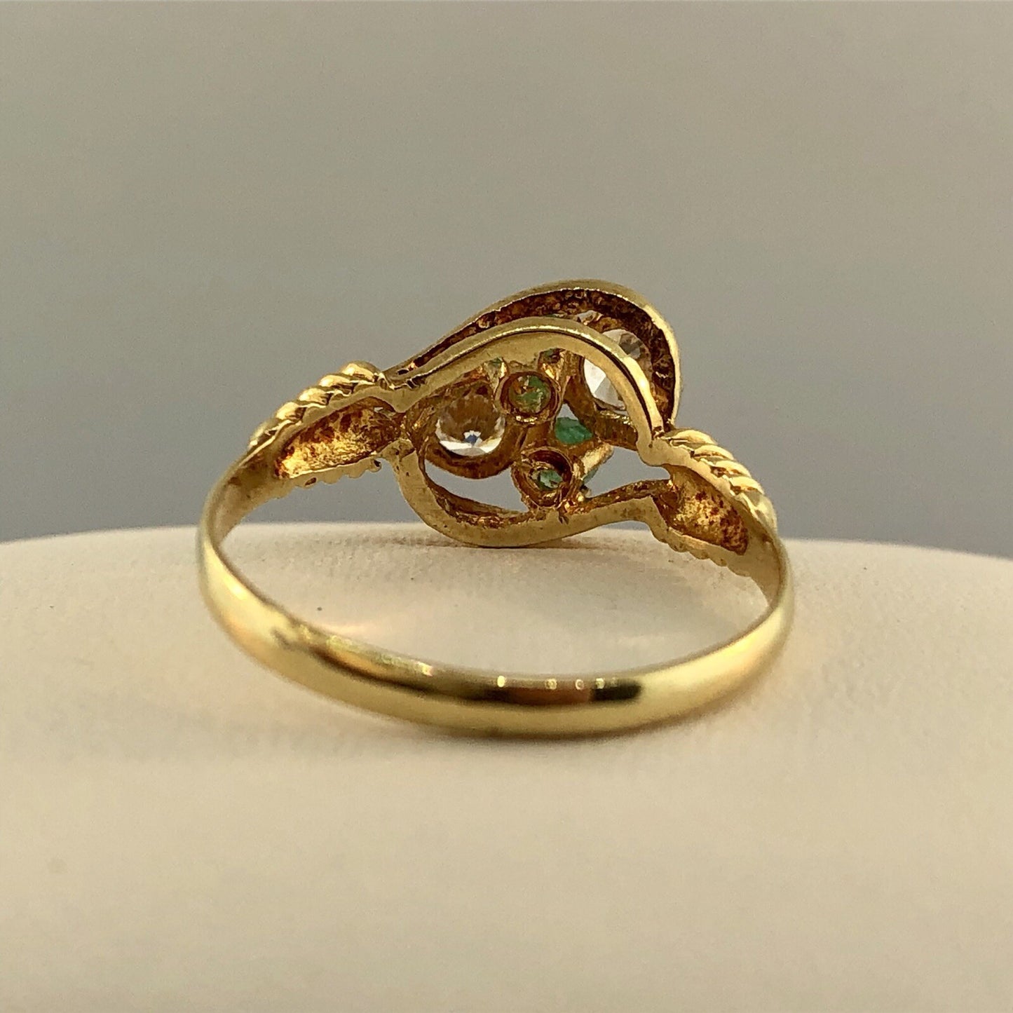 Vintage 18K Yellow Gold Cubic Zirconia Emerald Anniversary Modernist Bypass Ring