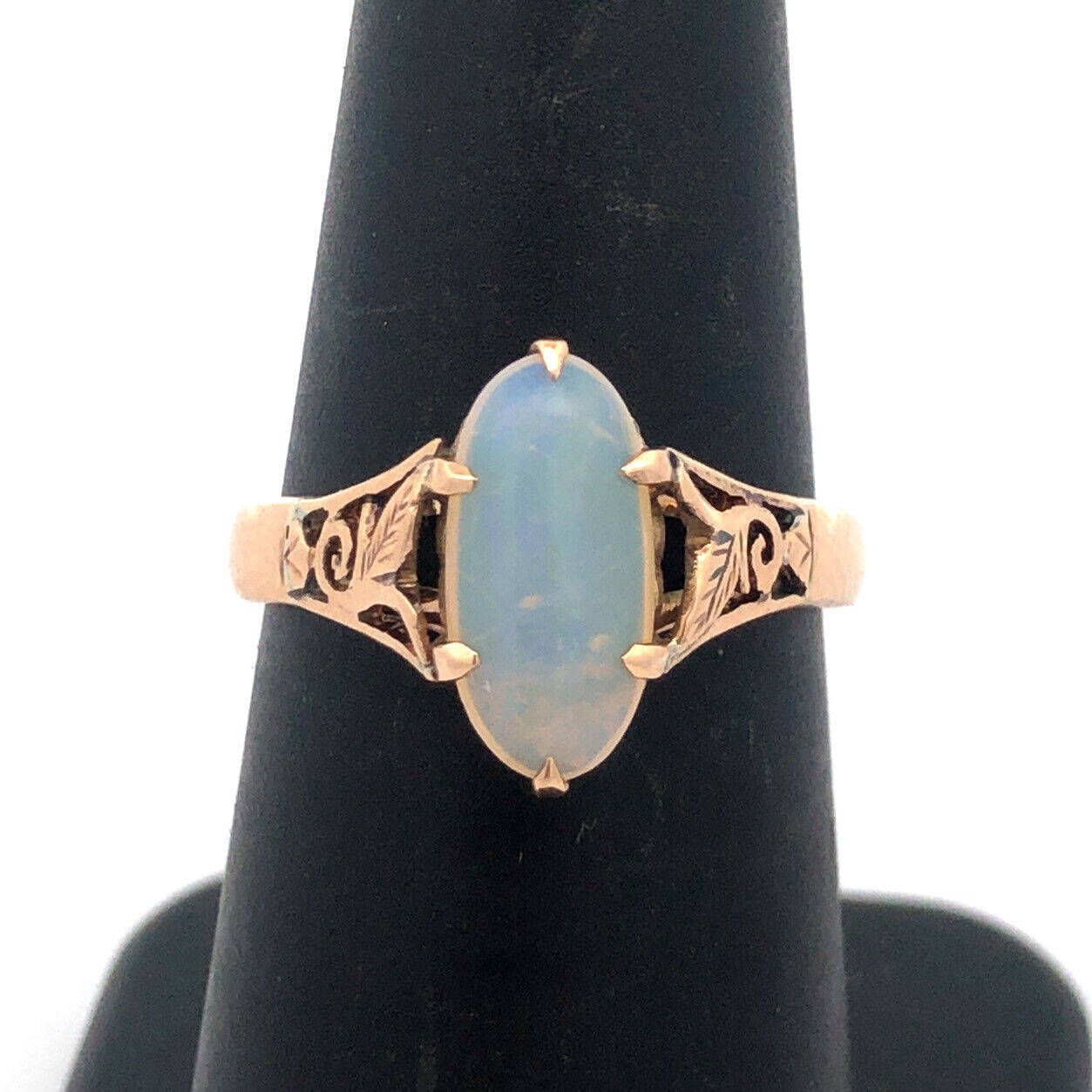 Estate 18K Yellow Gold Oval Opal Leaf Heart Detail Nature Ring