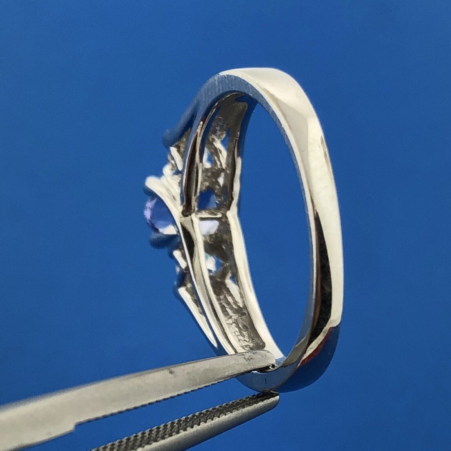 Gorgeous 14k White Gold Oval Tanzanite Round Diamond Accent Ring Size 6.5