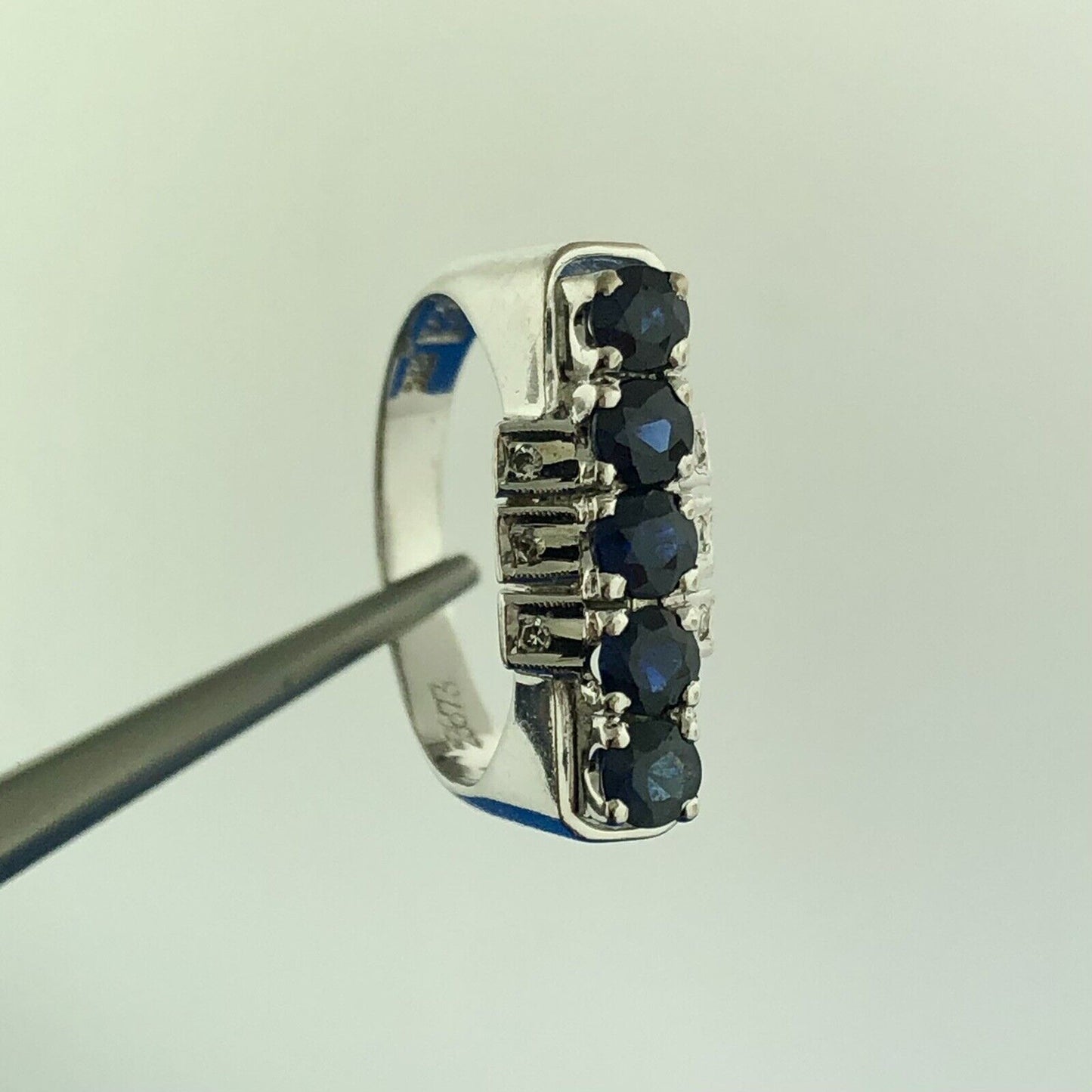 Gorgeous 10k White Gold Round Cut Sapphire Diamond Accent Channel Ring Size 6.5