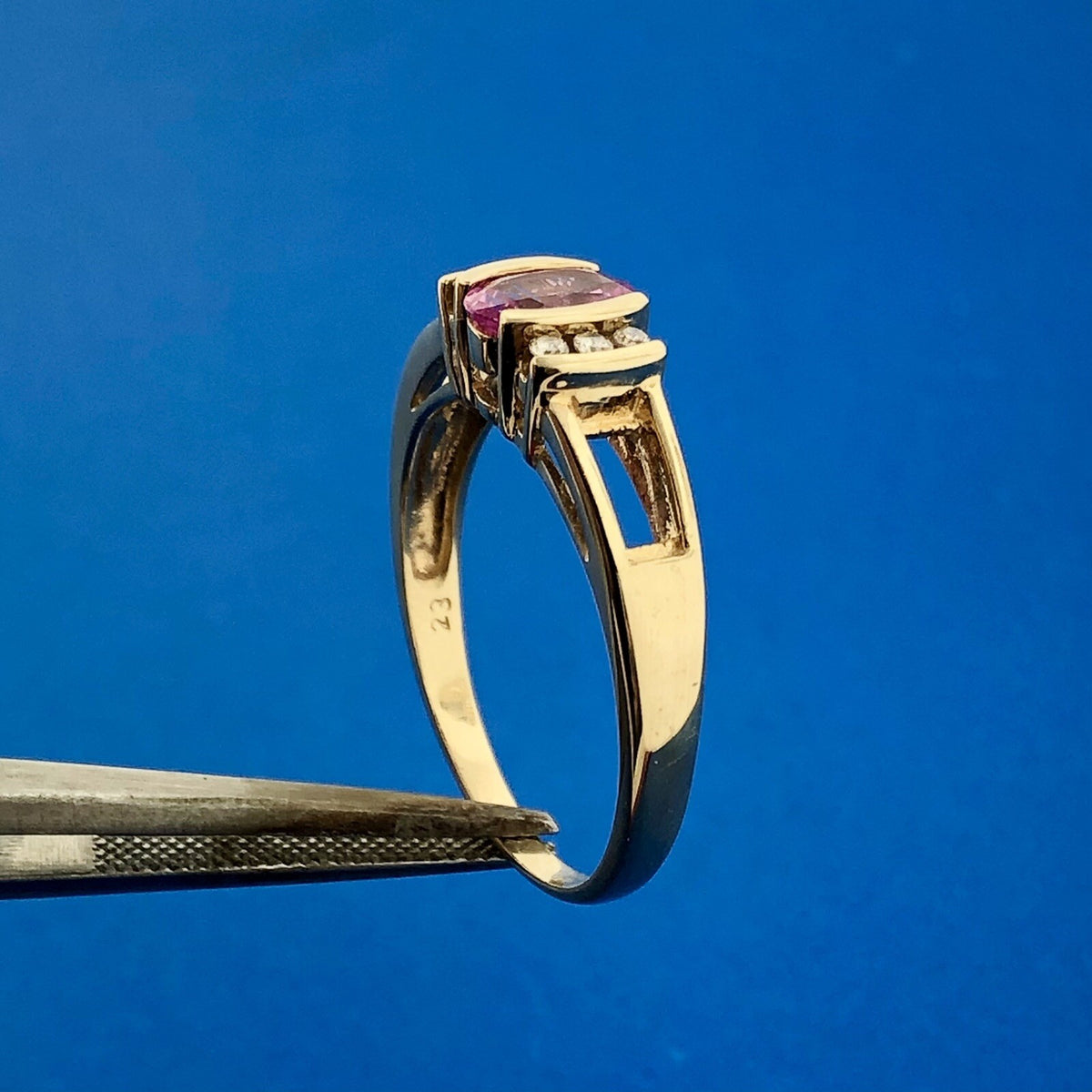 Vintage 10K Yellow Gold Oval Pink Sapphire Diamond Accent Cocktail Ring
