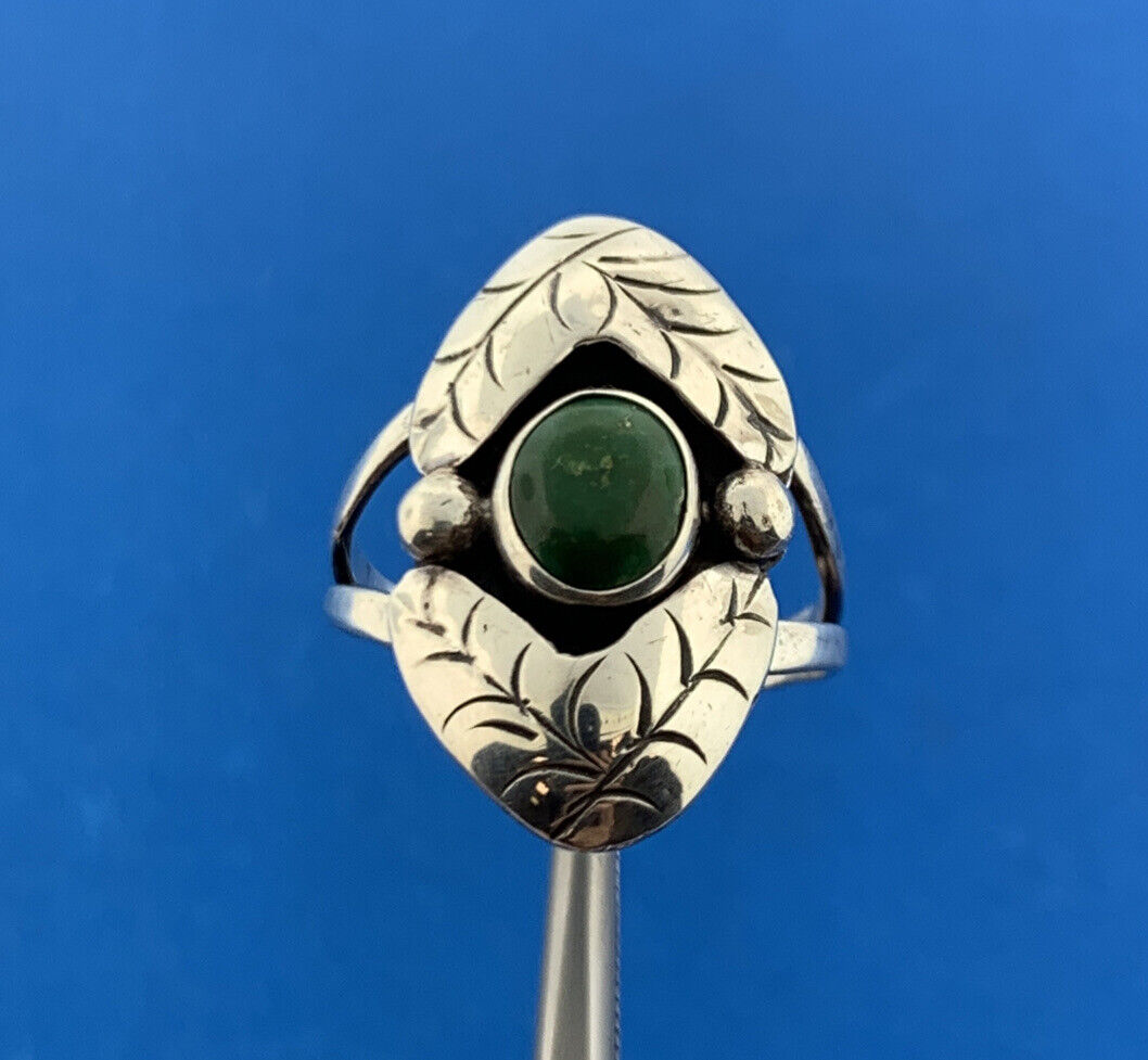 Stunning Sterling Silver 925 Cabochon Green Onyx Leaf Finger Ring Size 6.25