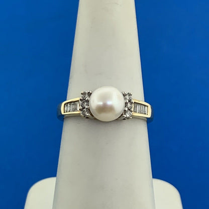 Designer 10K Yellow Gold Pearl Diamond Accented Size 7 Ring
