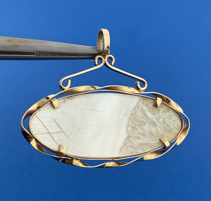 Vintage 14K Yellow Gold Carved Mother Of Pearl Oriental Garden Scene Pendant