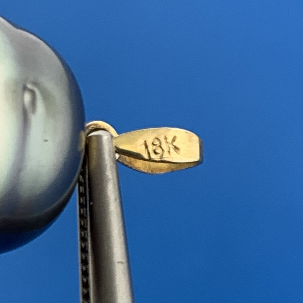 Gorgeous 18k Yellow Gold 13.5 mm Freshwater Gray Pearl Dangle Pendant