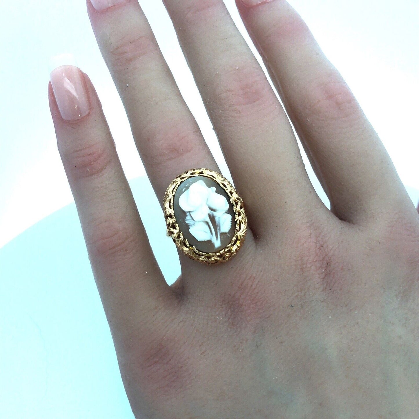 Vintage 14k Yellow Gold Carved Flower Oval Cameo Cocktail Ring Size 6.5