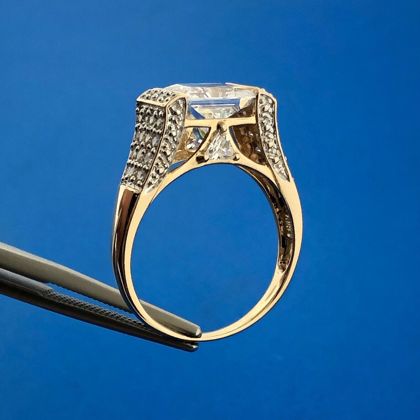 MEDA 14k Yellow Gold Princess Cut Sparkling Cubic Zirconia Accent Ring Size 7.75