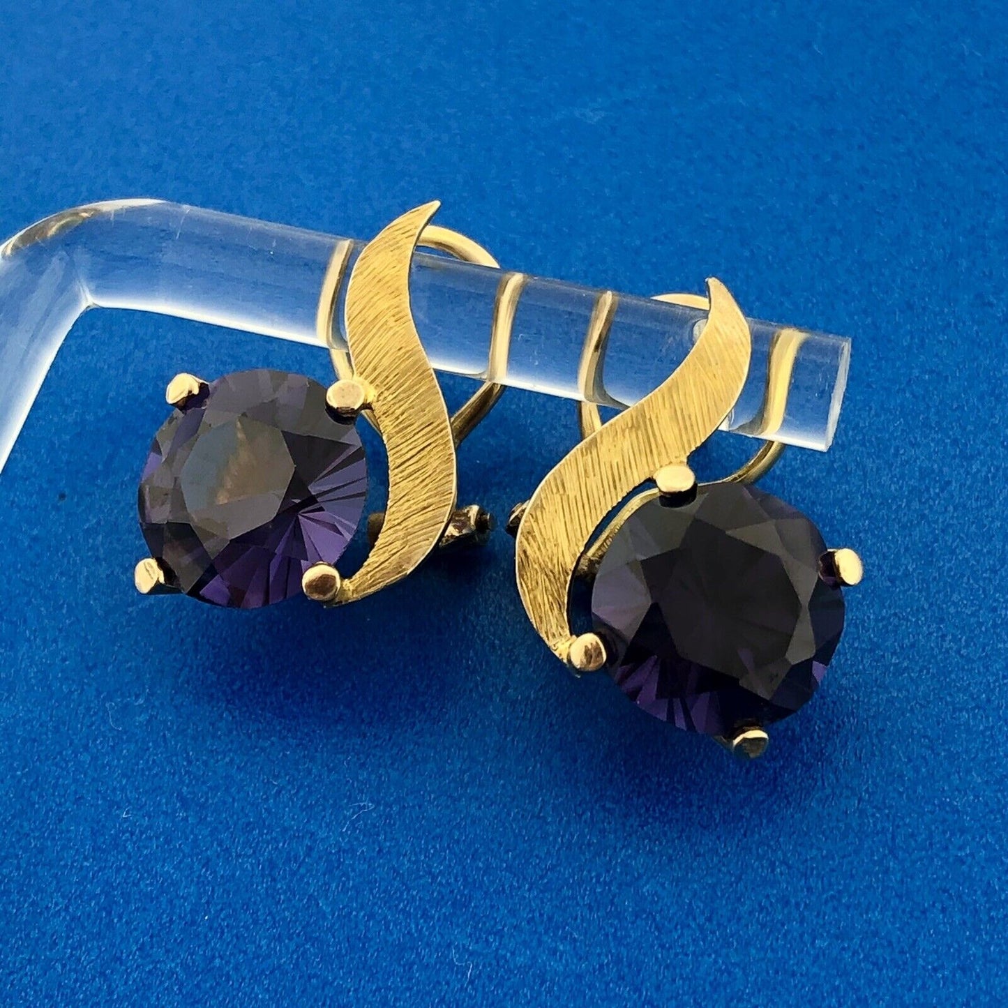 Gorgeous 14k Yellow Gold Round Cut Purple Sapphire Modernist Omega Stud Earrings