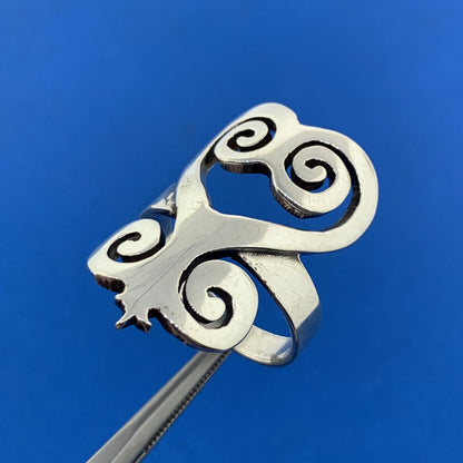 Vintage Abstract Modernist Artisan 925 Sterling Silver Heart Statement Ring